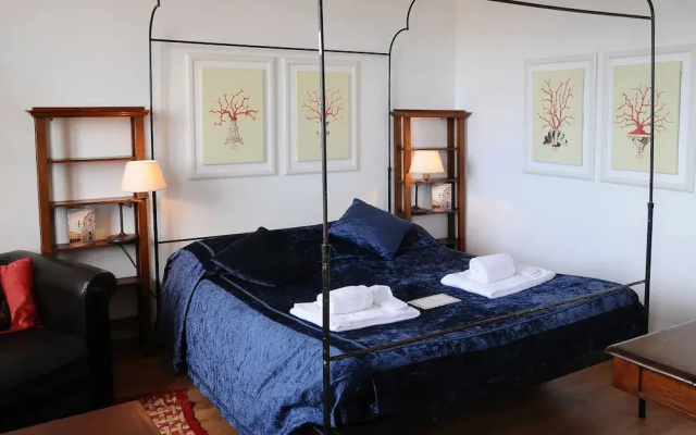 Charming Studio Apartment in Front of the Arno River