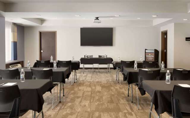 Microtel Inn & Suites By Wyndham Lloydminster