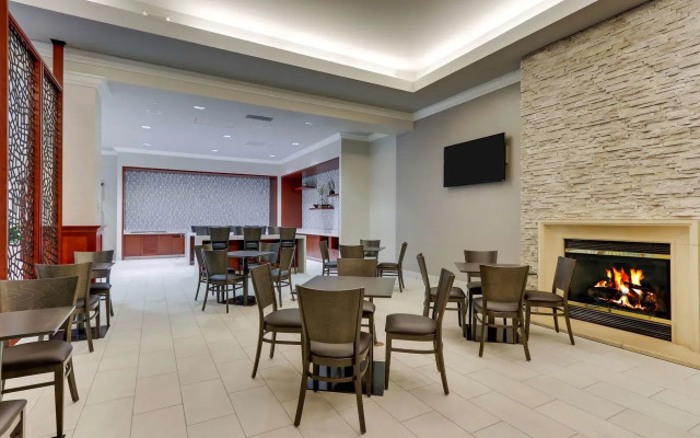 DoubleTree by Hilton St. Louis Forest Park