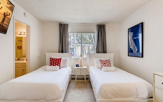 Escape At The Beach - Near Ritz Carlton - Private Entrance - 2BR - Fast WIFI - Free Parking! (MB2)