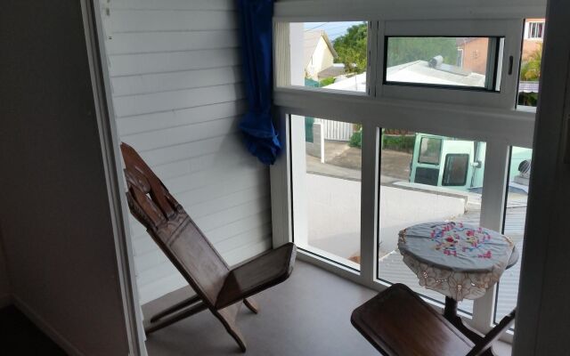 House With 2 Bedrooms in Petite-île, With Wonderful sea View, Furnishe