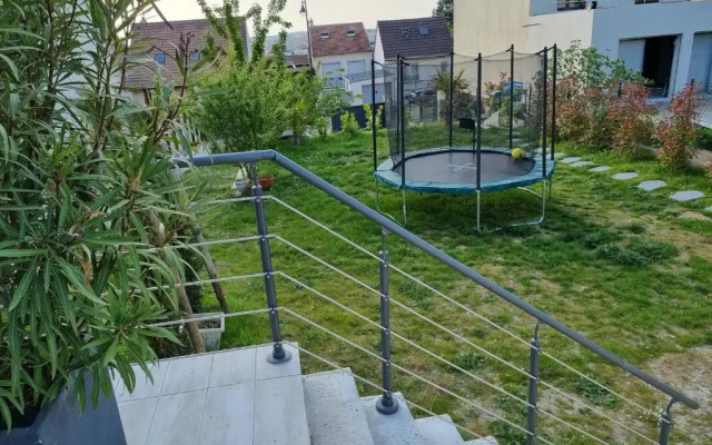 Ravissant Studio avec piscine privée et jardin