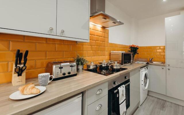 Halifax House, Studio Apartment 215