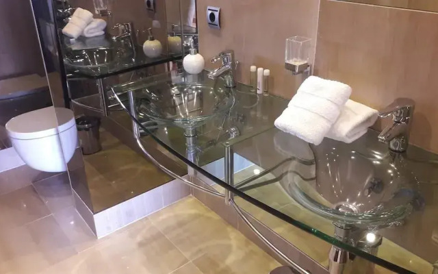 Beach Apartment With Spa & Gym