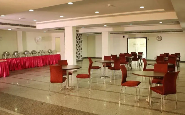 Hotel Azad Square by Oyo Rooms