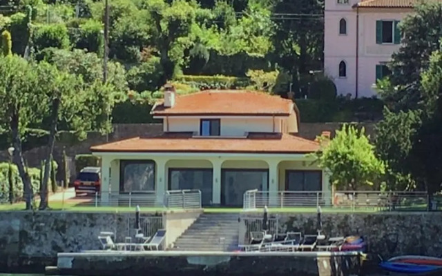 Remarkable 4-bed Villa in Bellano