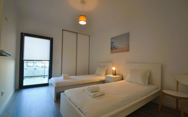 Mar in S o Martinho do Porto