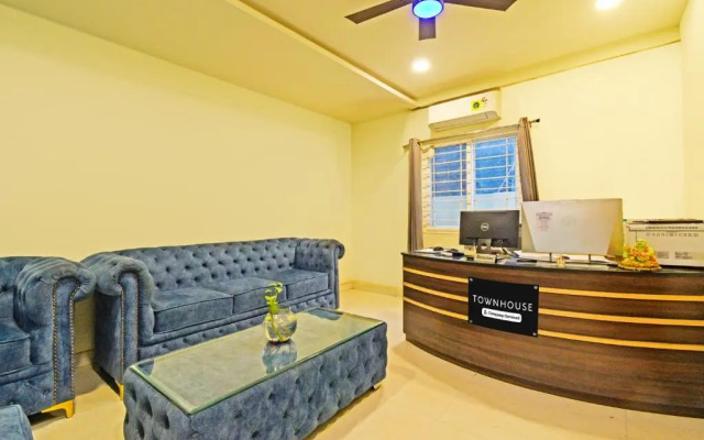 Townhouse Chandanagar Railway Station