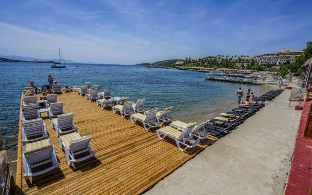 Costa Luvi Hotel
