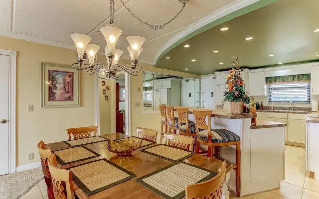 Tastefully Decorated Condo with Scenic Beach Views by RedAwning