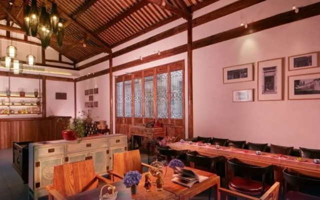 Kaiyuan Hotel · Seabirds