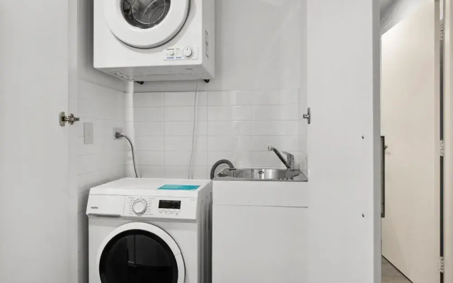 Spacious 2-bed Retreat With BBQ & Courtyard