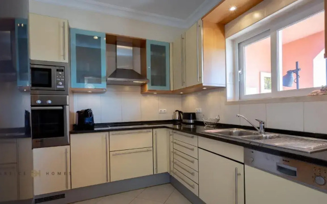 Greice Homes-Luxury 2 bed en-suite south facing & Golf view