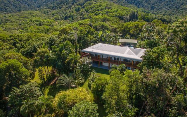 Daintree Manor Bed & Breakfast