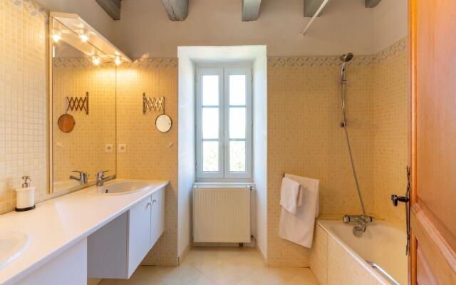 Fantastic Holiday Home in Dégagnac with Jacuzzi