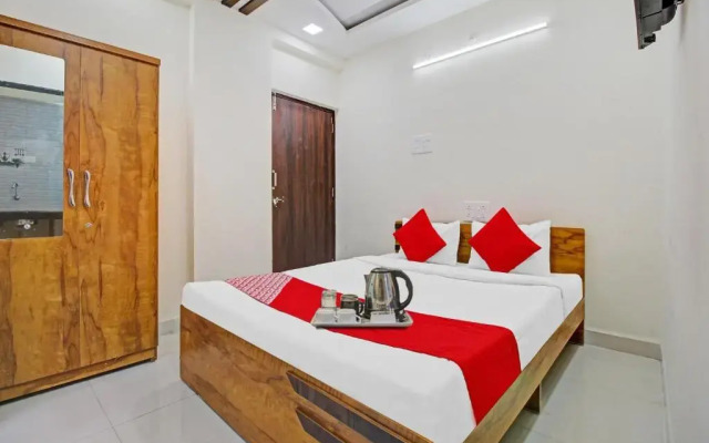 Oyo Flagship 93292 Hotel White House