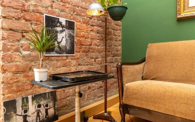 Wehost apartment with Fireplace