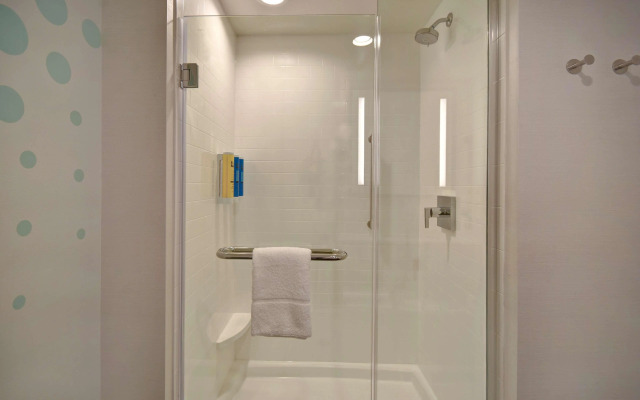 Tru by Hilton Concord