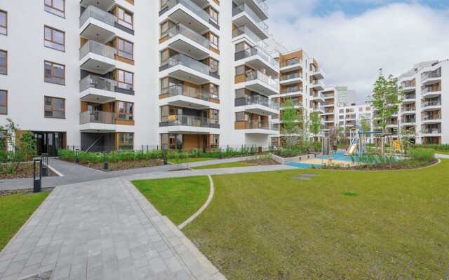 Apartment With Parking by Renters