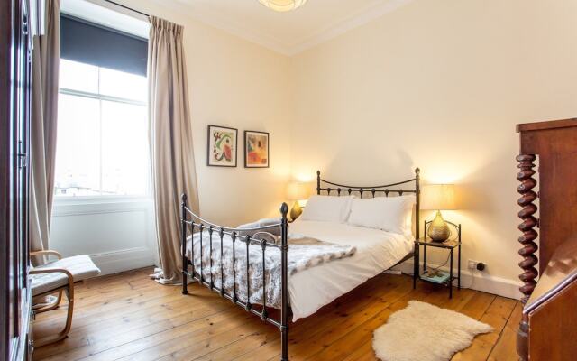 2 Bedroom Flat in Edinburgh