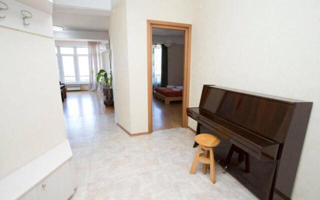 1BR apartment with balcony on Mtatsminda
