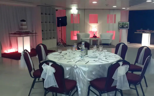 Hotel Plaza Meru