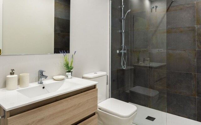 Luxury 3 Bd Apartment Next to the Cathedral. Constitución III