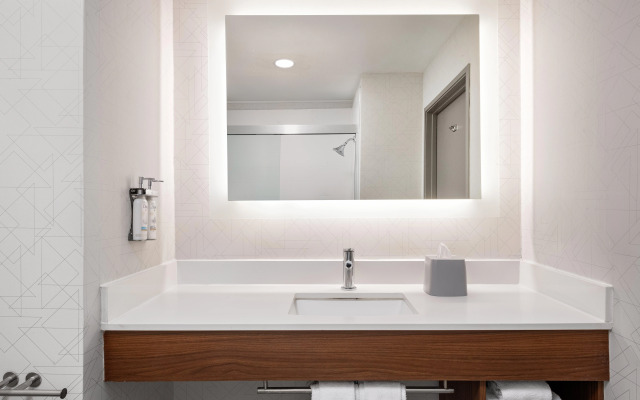 Holiday Inn Express Hotel & Suites River Park by IHG