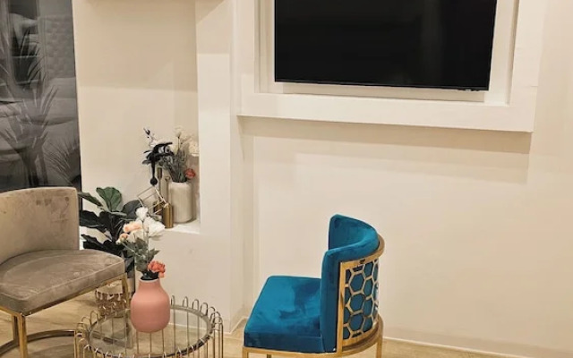 UG Neubau City Wohnung (optional Pool+Gym+2tes Bad extra buchbar)