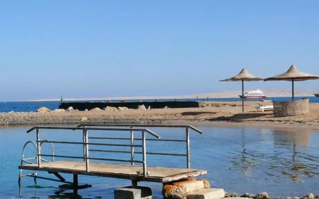 Mini-Studio With Free Private Beach