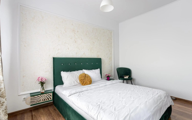 Ari Yellow Apartment