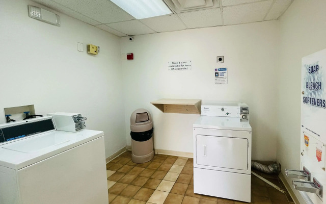 Motel 6 Duncanville, TX - Dallas