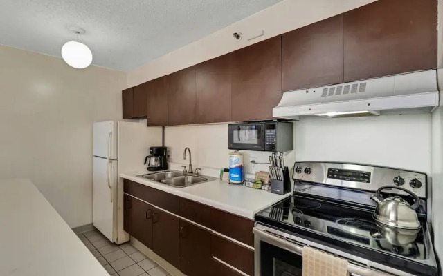 Waikiki Banyan #2801-1 by RedAwning