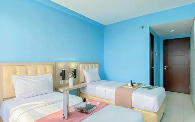 Blue Accent Studio (No Kitchen) At Elvis Tower Apartment