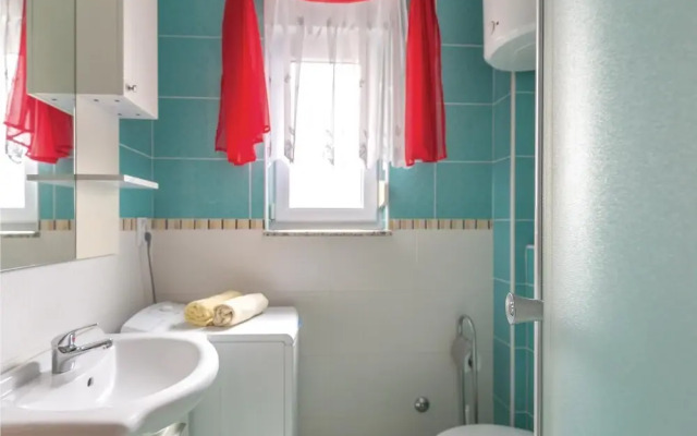 Amazing Apartment in Makarska With 2 Bedrooms and Wifi