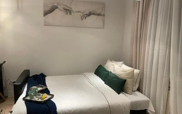 EdSam Madrid Apartments Black