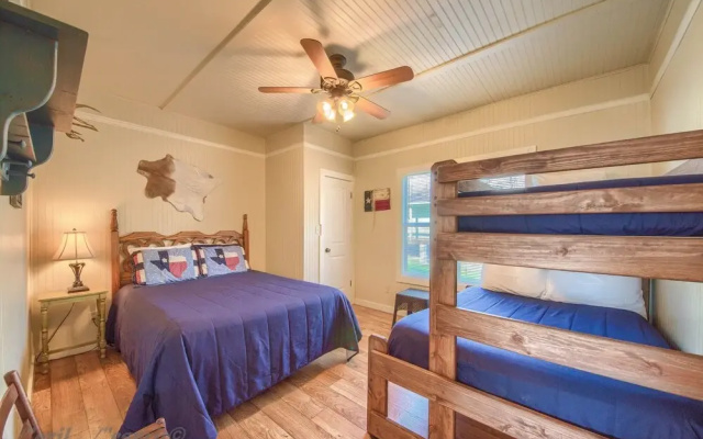 Wagon Wheel Rr9084ww 3 Bedroom Home by RedAwning