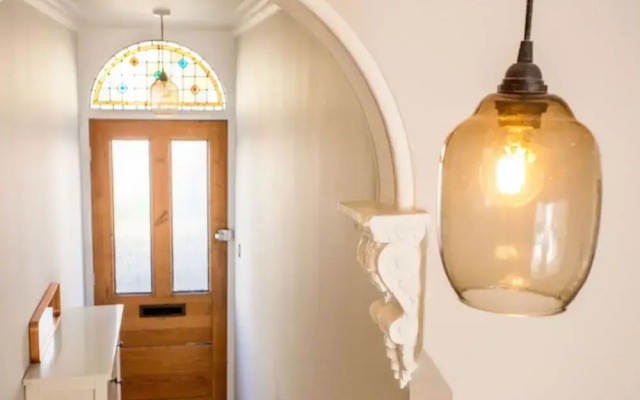 The Romsey Lofthouse - Charming & Bright 3BDR Home