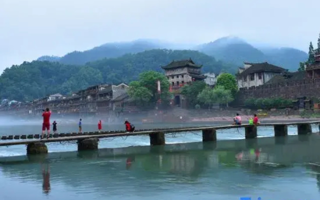 Yuejinge River View Homestay (Fenghuang Ancient City Store)