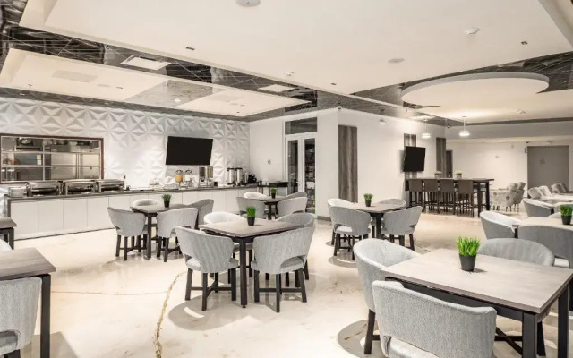 Hotel Mesaluna Short & Long Stay