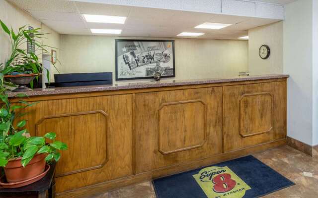 Super 8 by Wyndham Seguin