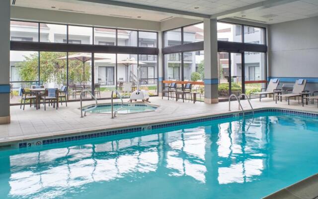Courtyard by Marriott Detroit Troy