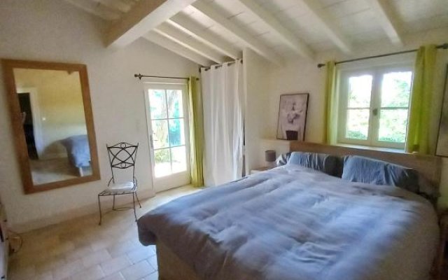 Maison de 2 chambres avec jacuzzi jardin clos et wifi a Saint Ciers de Canesse