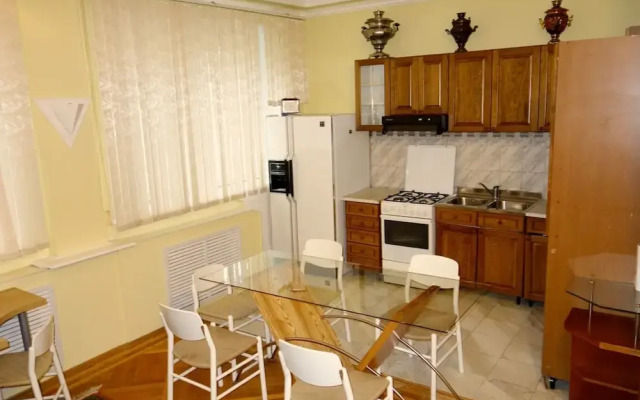 LUXKV Apartment on 2nd Dubrovskaya