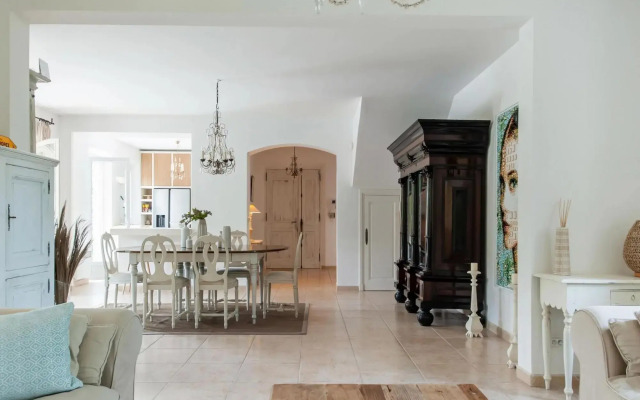 Plush Villa in Saint Tropez with Artistic Interiors & Pool