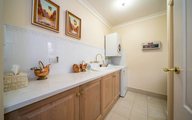 Glenelg Beach Stylish 2 Story Townhouse Sea View