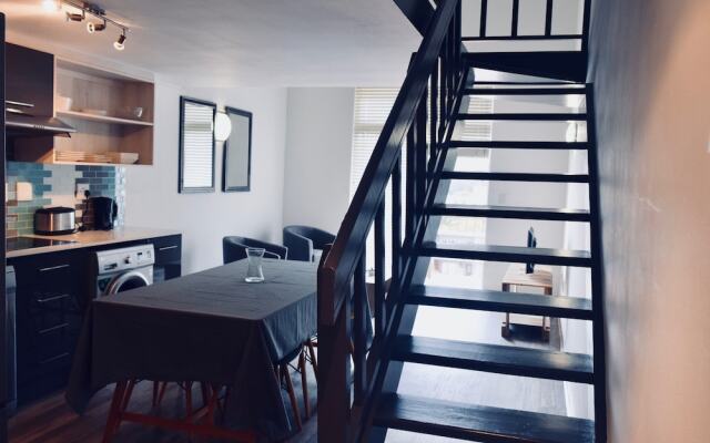 1 Bedroom Apartment With Table Mountain Views