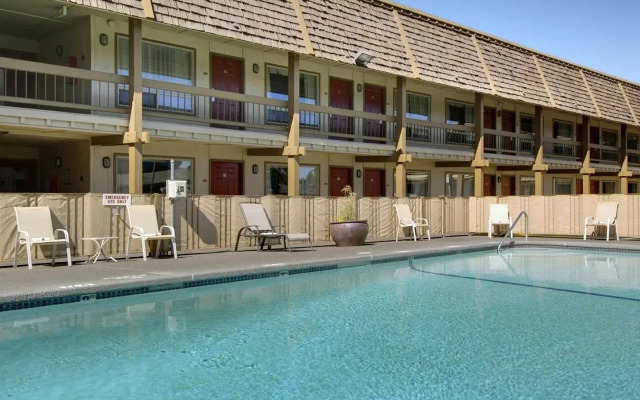 Waypoint Hotel