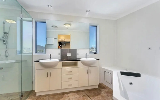 Centrepoint Apartments Cairns