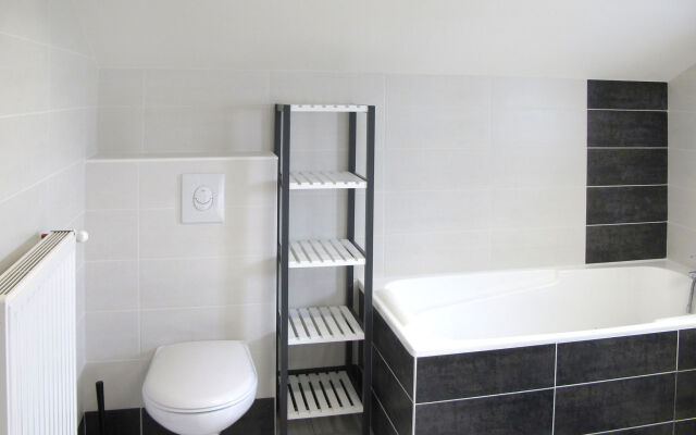 Holiday Home La Piscine - LEN400